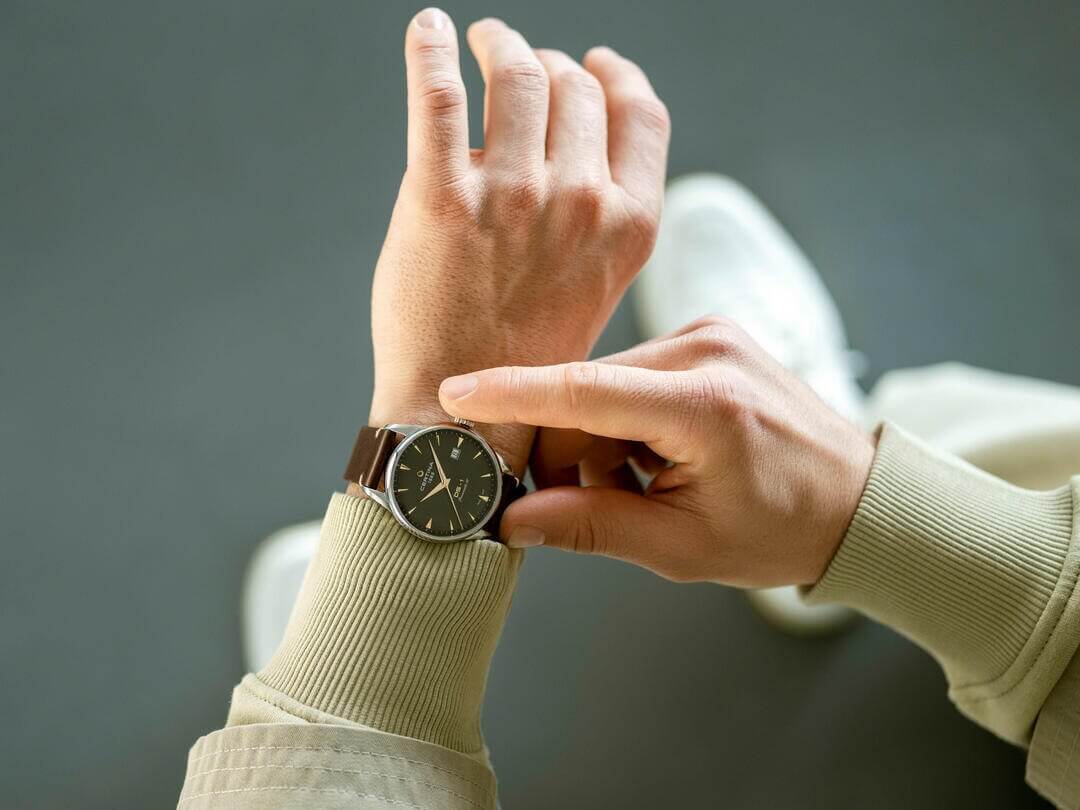 zegarek certina ds-1powermatic 80 na nadgarstku