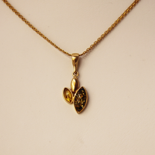 Złoty łańcuszek i zawieszka z bursztynem